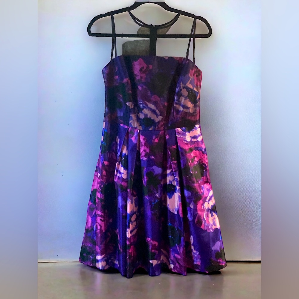 London Times sleeveless floral dress size 10 w/ sheer neckline. EUC‎